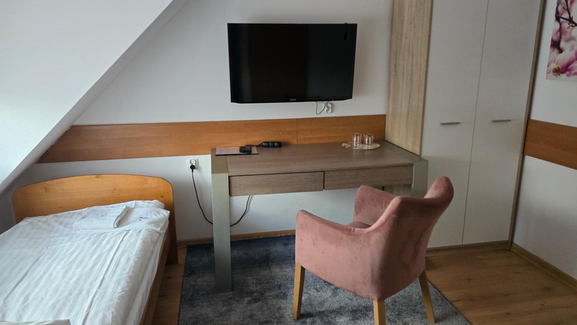 Motel Za Miedza Bralin Luaran gambar